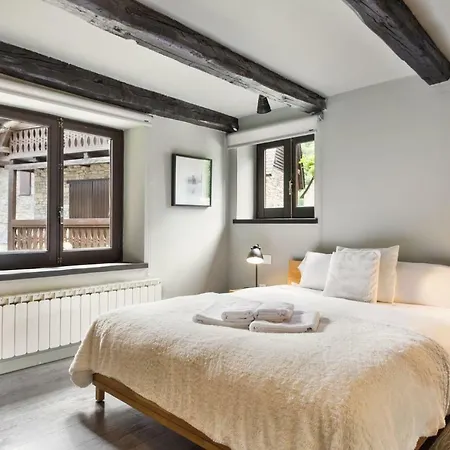 Luderna - Casa Con Terraza Dera Aubeta Ferienhaus