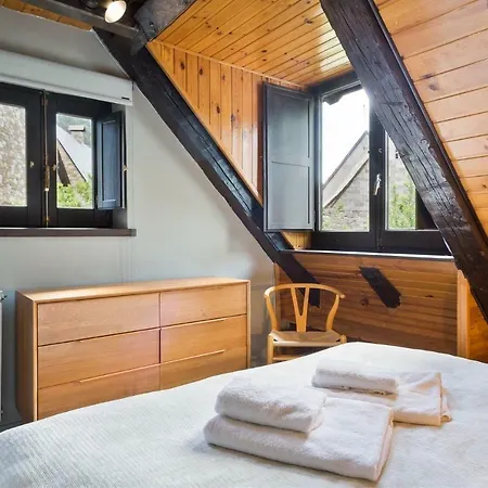 Holiday home Luderna - Casa Con Terraza Dera Aubeta Garos